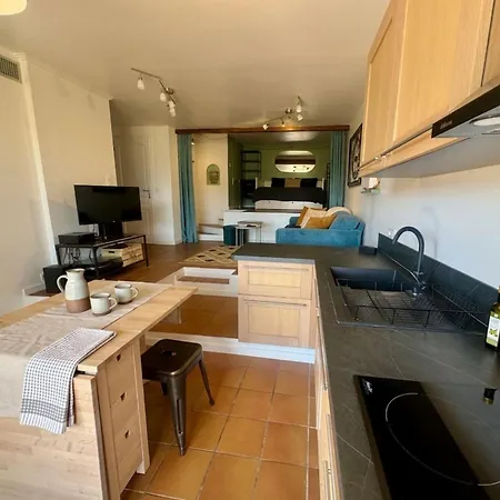 Beautiful 45 M With Terrace In Lägenhet *